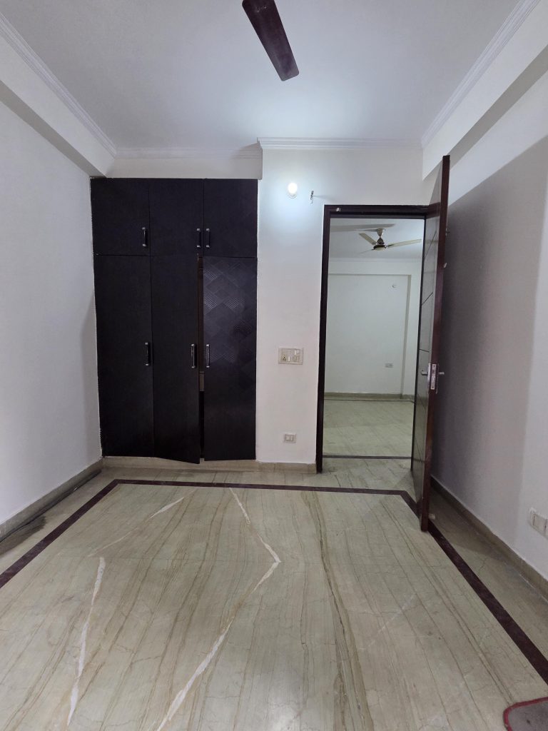 1 BHK Flat for Rent in Hyderabad Gate Varanasi