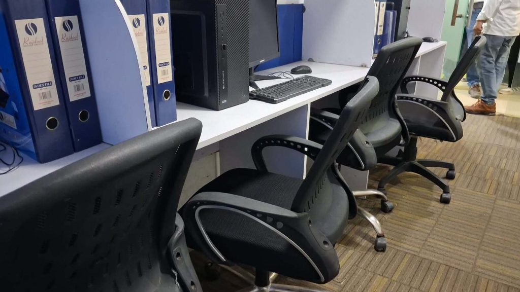 450 Sq Ft Office Space for Rent in Noida Sector 63 - Image 1